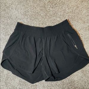 Lululemon Tracker Short V 4” Black Size 10